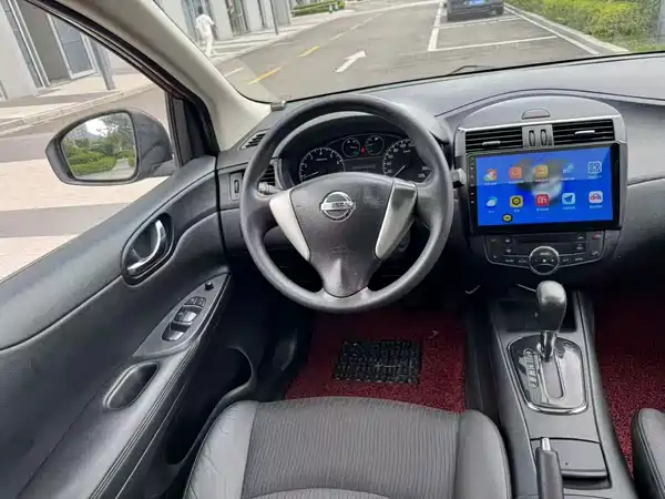 Nissan Tiida 2013
