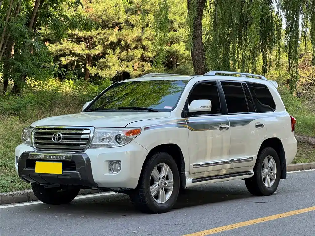 Toyota Land Cruiser 2015 — фото 1