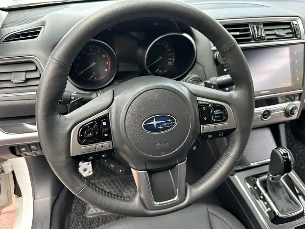 Subaru Legacy 2017 — фото 20