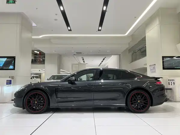 Porsche Panamera 2022