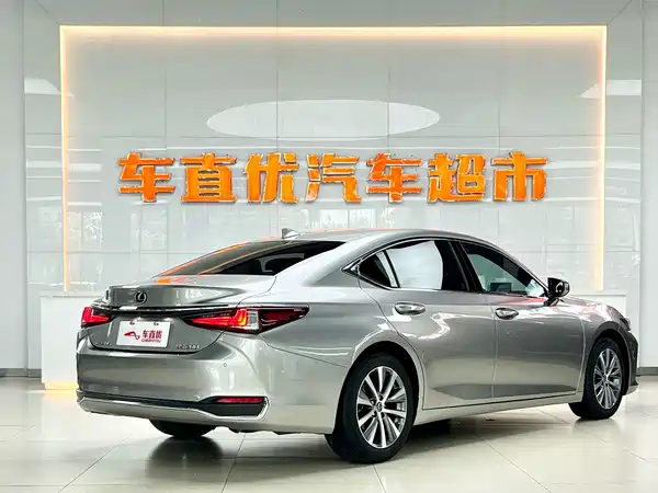 Lexus ES 2019