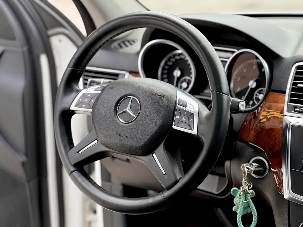 Mercedes-Benz M-Class 2015 — фото 10