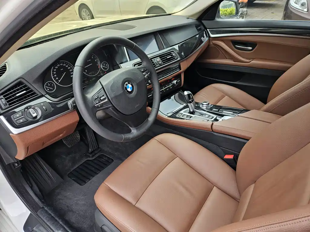 BMW 5 Series 2016 — фото 8