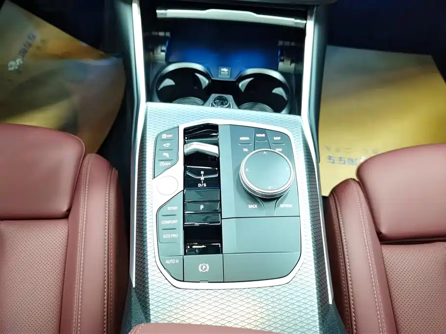 BMW 3 Series 2025 — фото 16