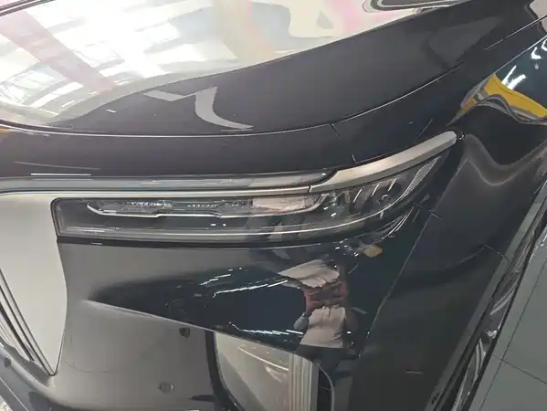 Hongqi E-HS9 2023