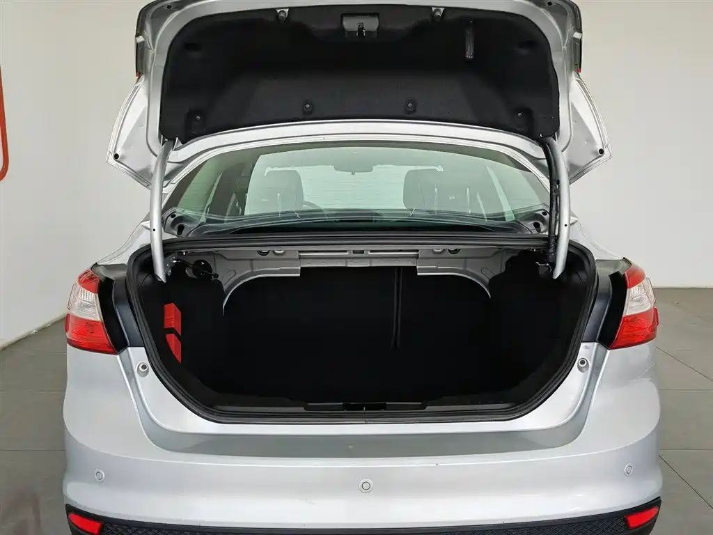 Ford Focus 2013 — фото 16