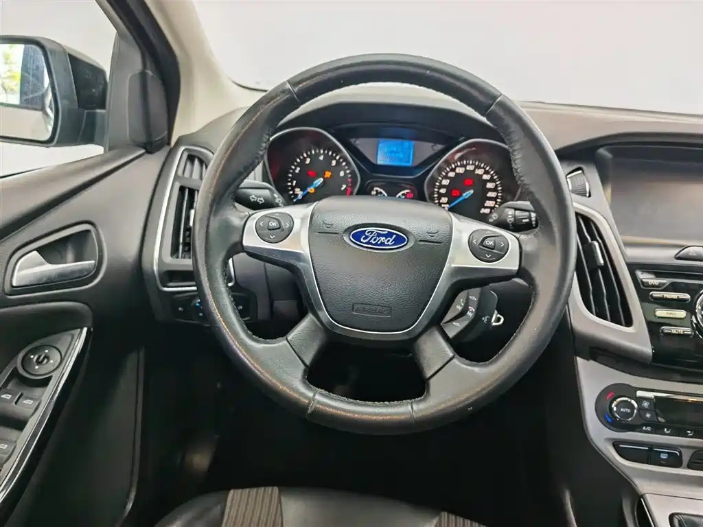 Ford Focus 2013 — фото 11