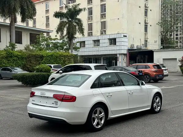 Audi A4L 2015