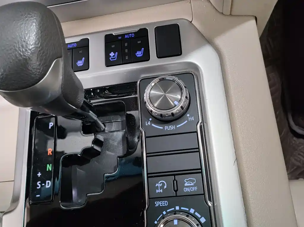 Toyota Land Cruiser 2020 — фото 11