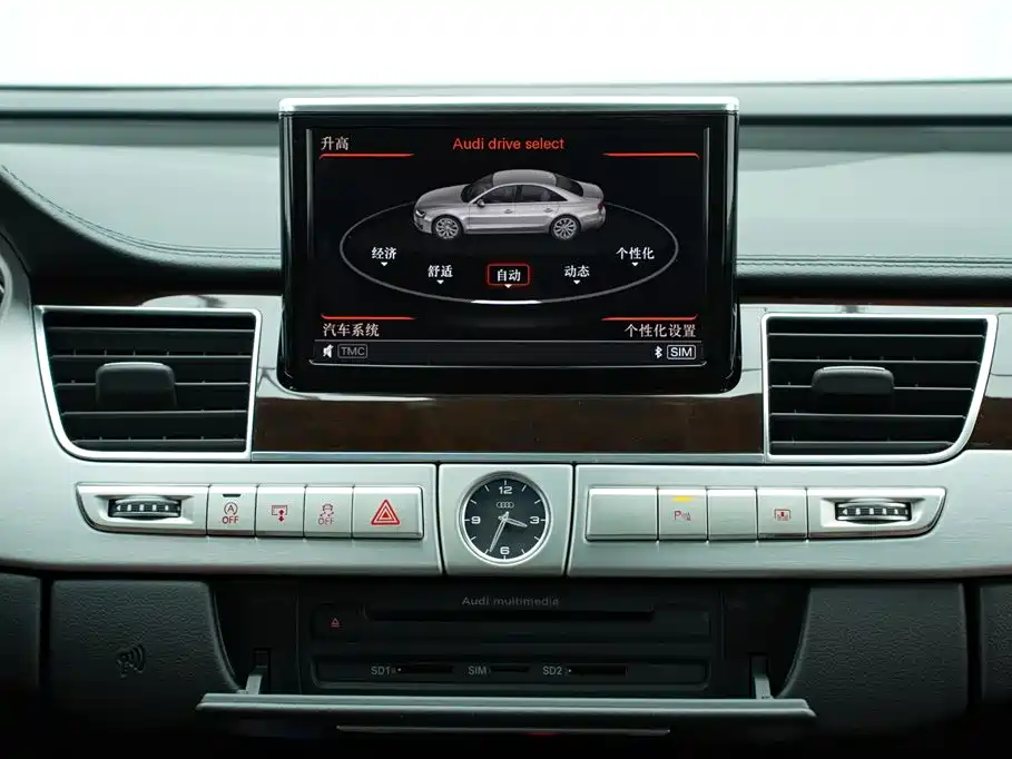Audi A8 2015 — фото 35