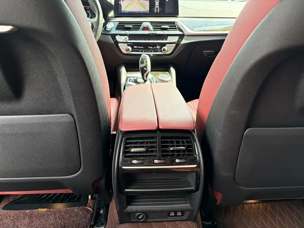 BMW 5 Series 2022 — фото 10