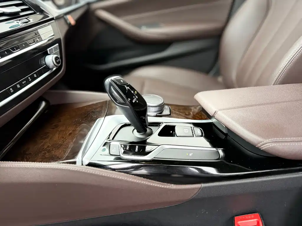 BMW 5 Series 2020 — фото 11