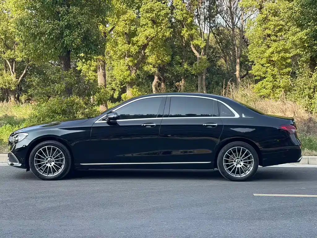 Mercedes-Benz E-Class 2023 — фото 7