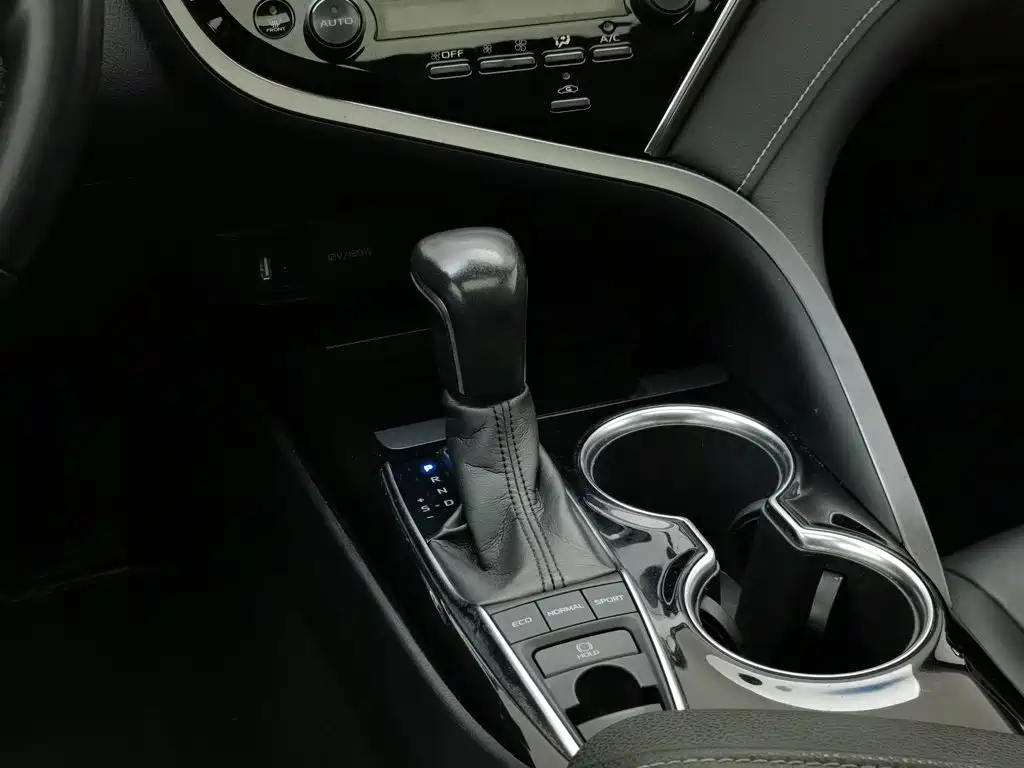 Toyota Camry 2018 — фото 13