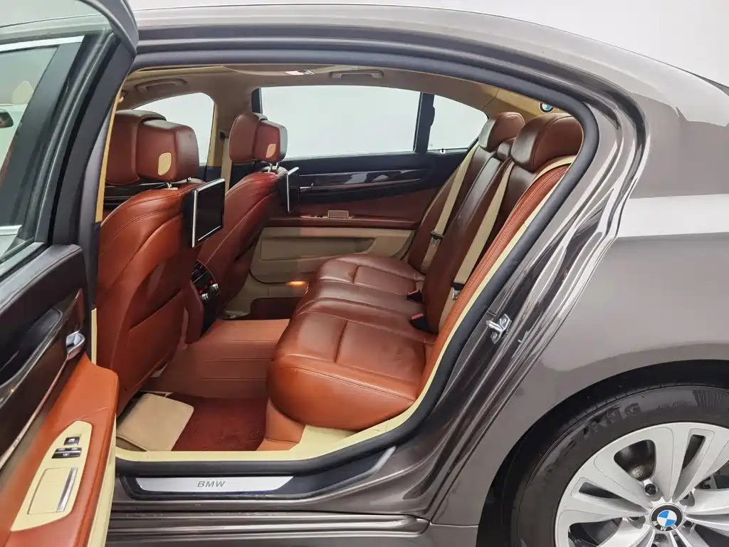 BMW 7 Series 2015 — фото 15