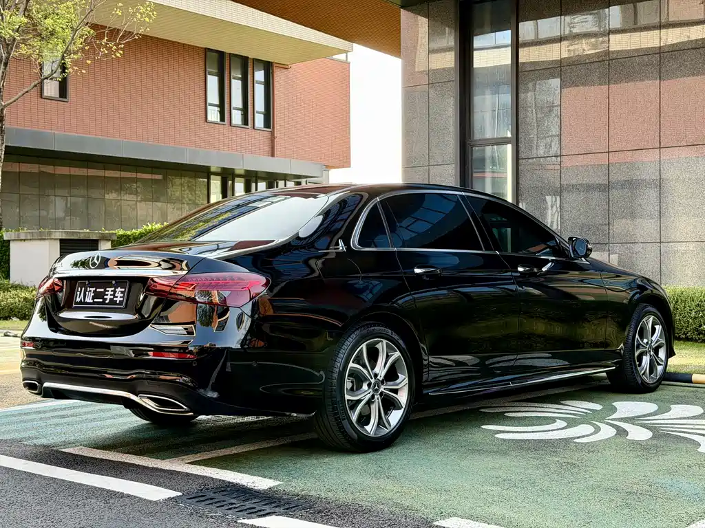 Mercedes-Benz E-Class 2021 — фото 15