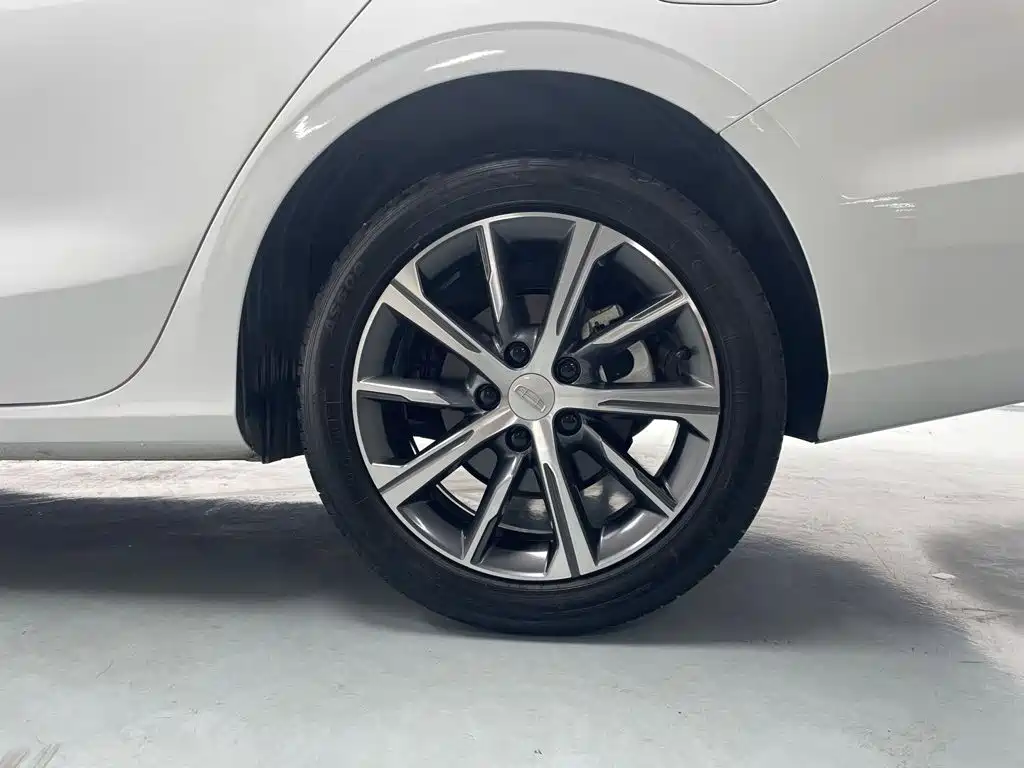 Geely Emgrand 2023 — фото 18