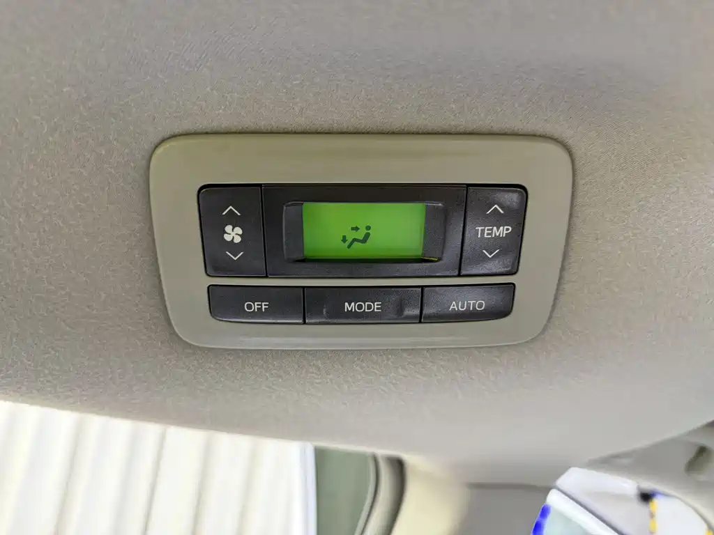 Toyota Sienna 2016 — фото 36