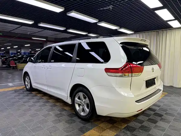 Toyota Sienna 2015