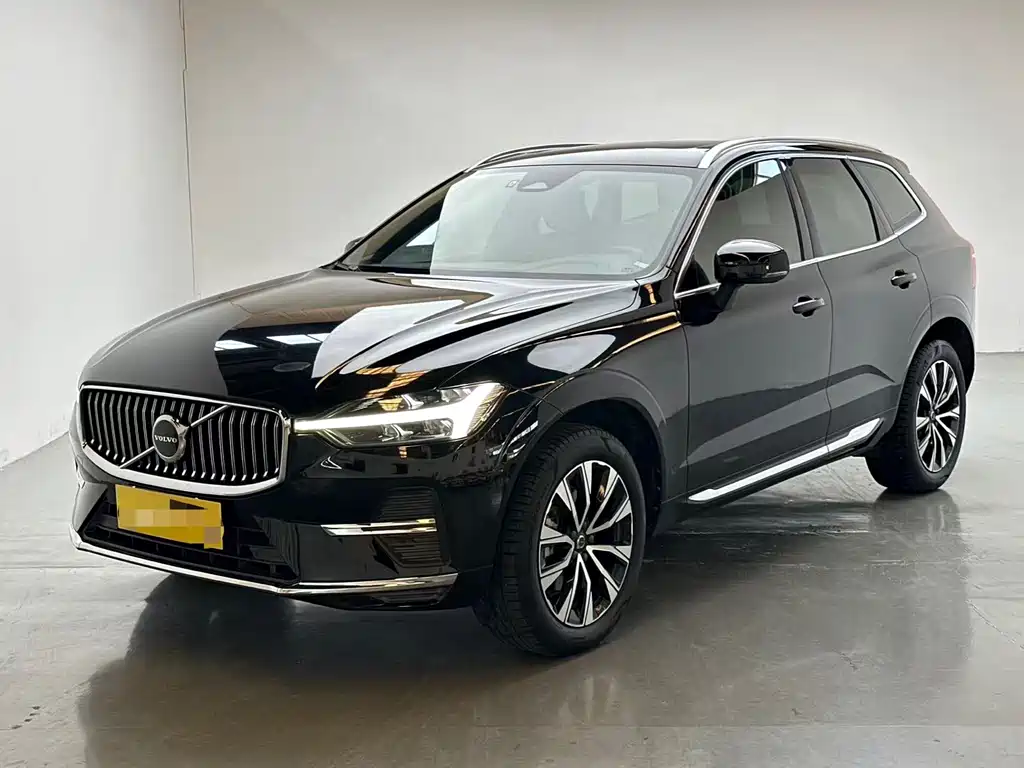 Volvo XC60 2023 — фото 1