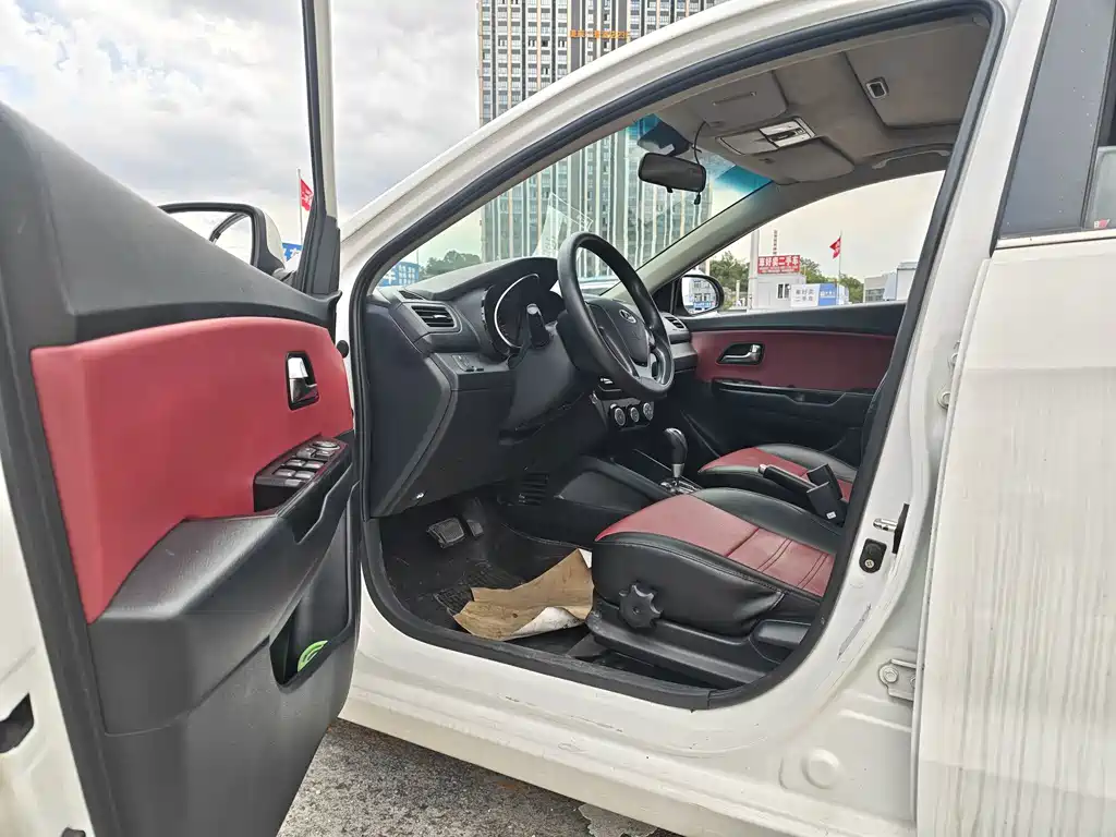 Kia K2 2015 — фото 16