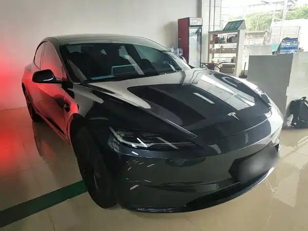 Tesla Model 3 2024