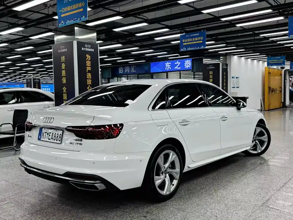 Audi A4L 2021 — фото 6