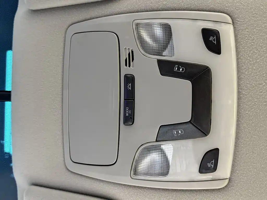 Toyota Sienna 2016 — фото 25