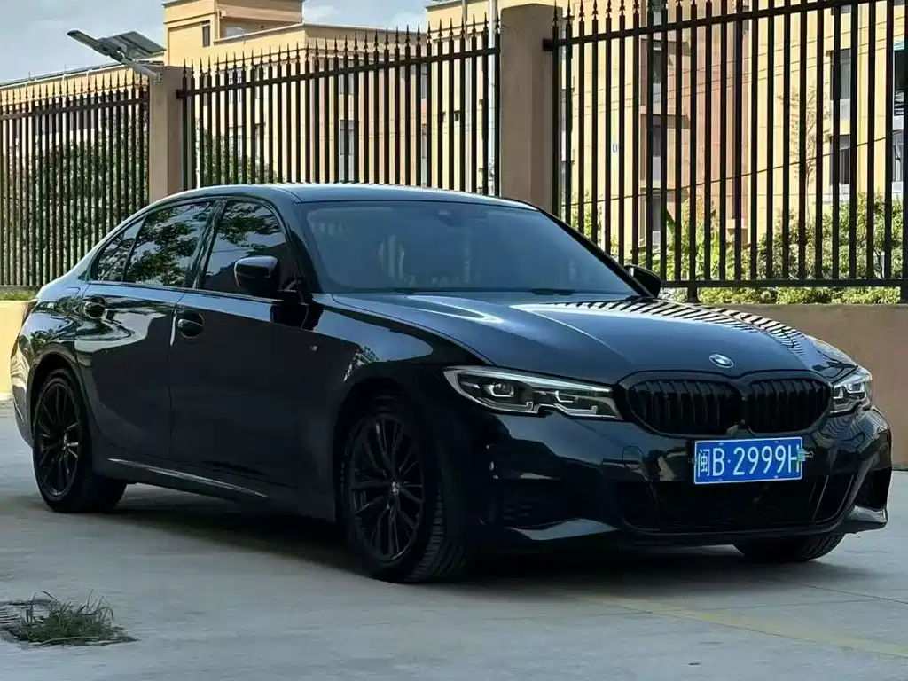 BMW 3 Series 2021 — фото 1