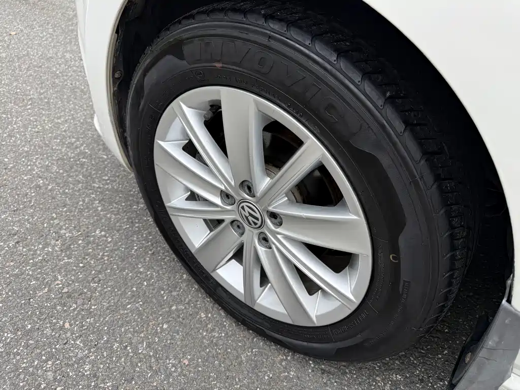 Volkswagen Polo 2015 — фото 10