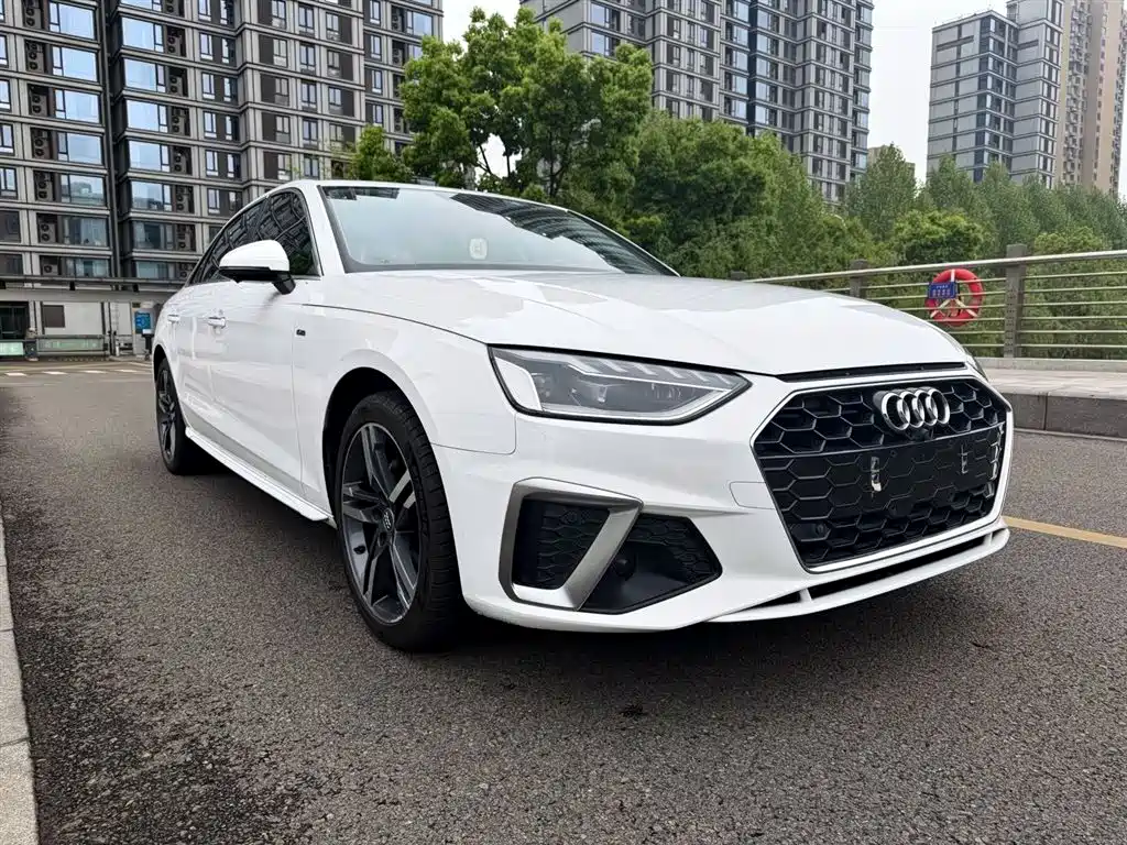 Audi A4L 2022 — фото 3