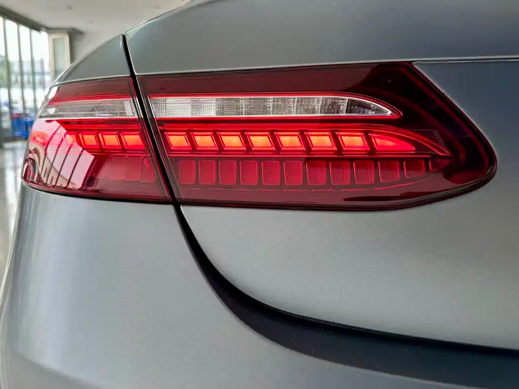 Mercedes-Benz E-Class 2023 — фото 18