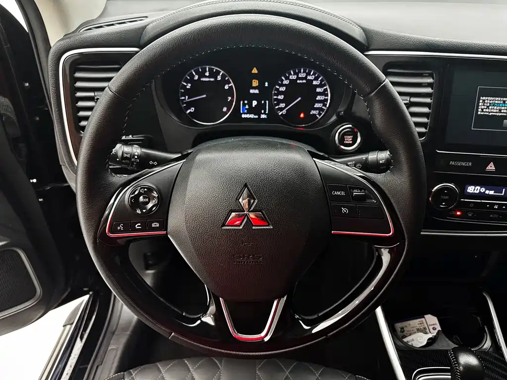 Mitsubishi Outlander 2022 — фото 9