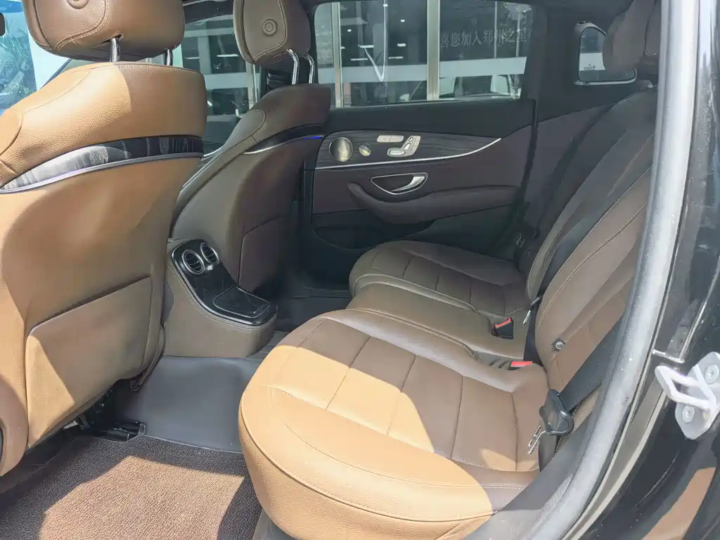Mercedes-Benz E-Class 2021 — фото 17