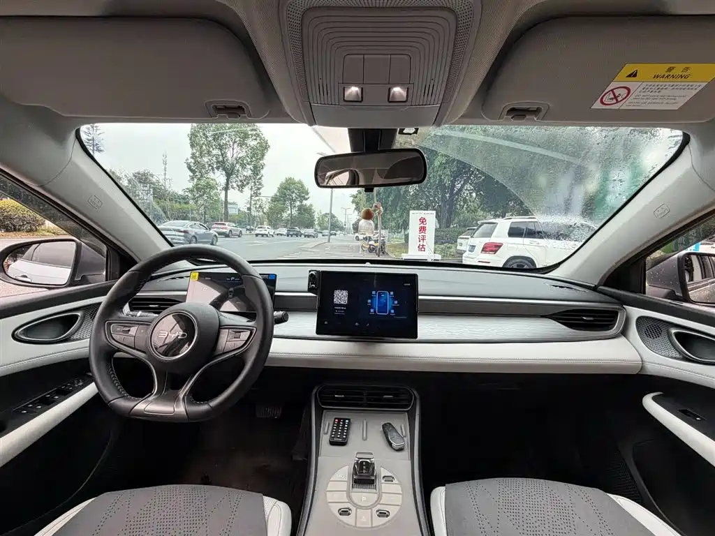 BYD Seal 05 DM-i 2025 — фото 11