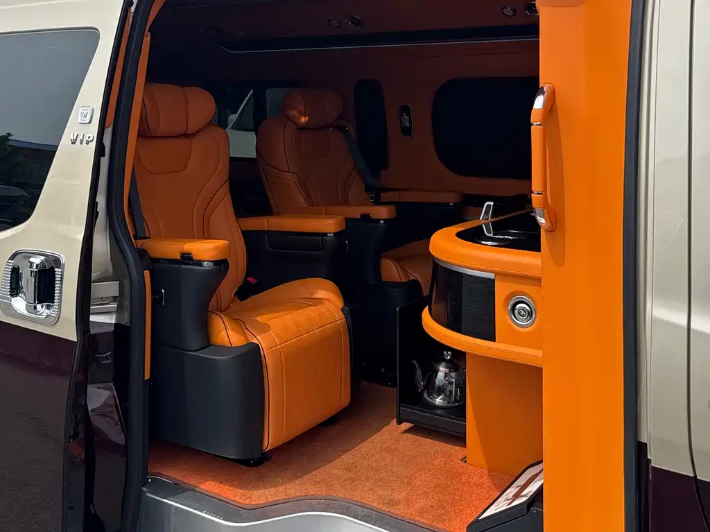 Toyota Hiace 2025 — фото 14