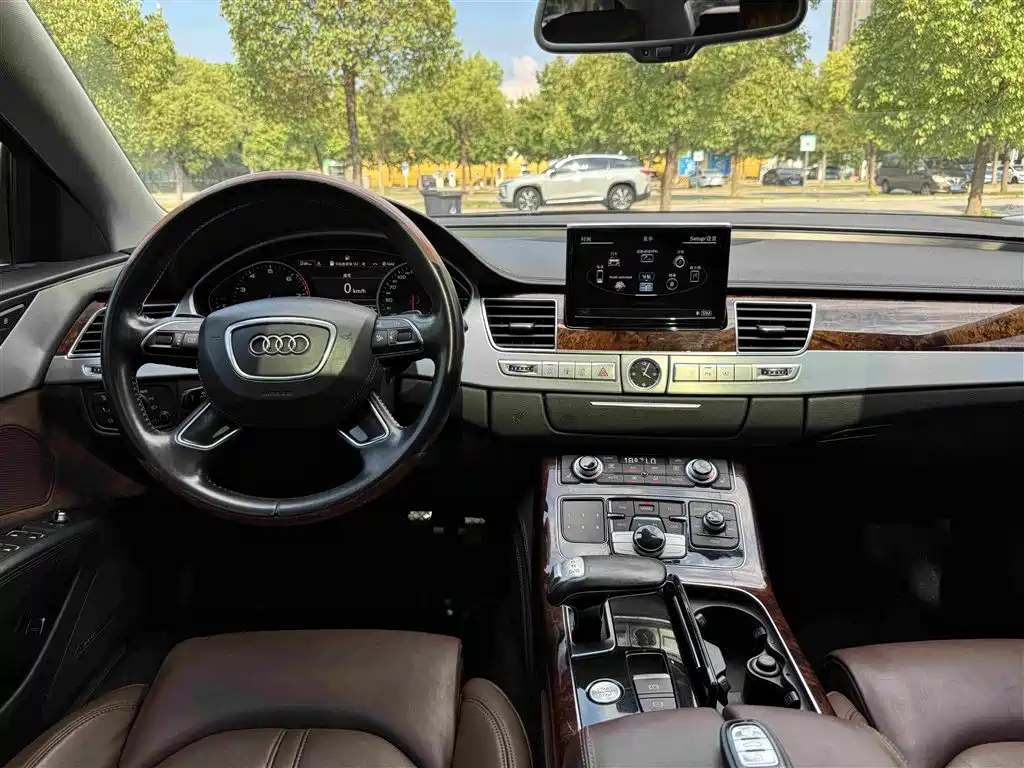 Audi A8 2014 — фото 20