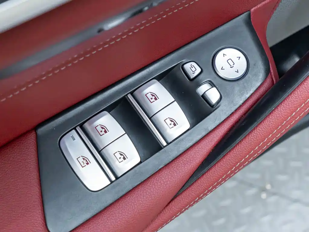 BMW 5 Series New Energy 2023 — фото 23