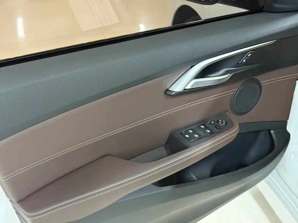 BMW 1 Series 2019 — фото 16