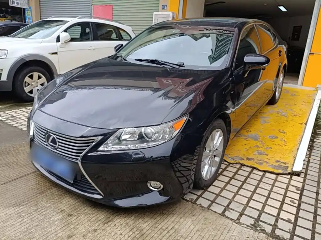 Lexus ES 2015 — фото 1