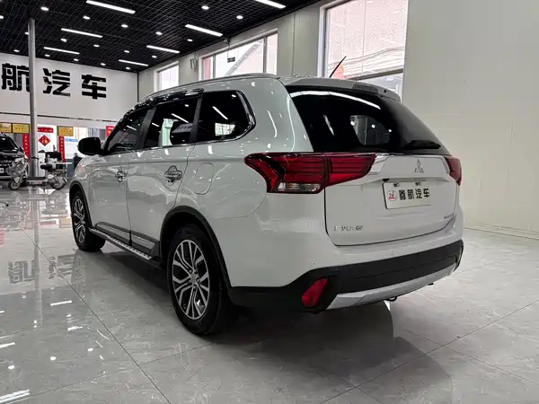 Mitsubishi Outlander 2016