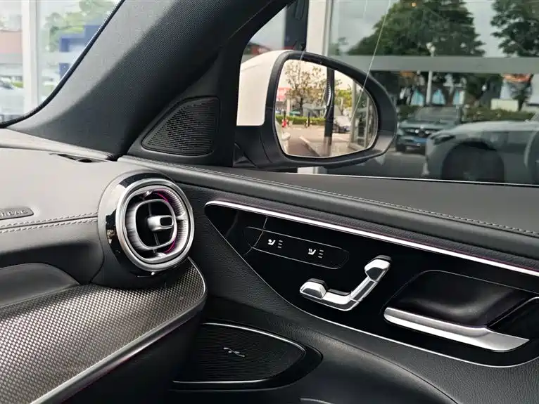 Mercedes-Benz C-Class 2025 — фото 14
