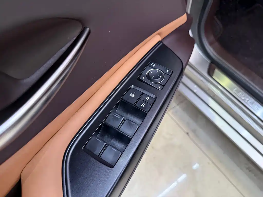 Lexus ES 2020 — фото 12