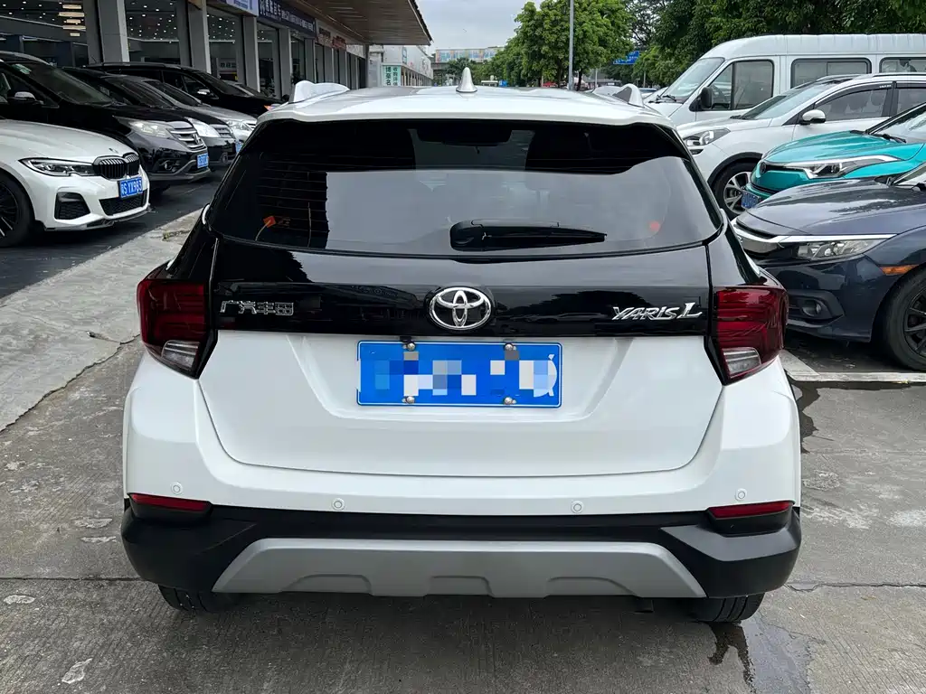 Toyota Yaris L 2021 — фото 10