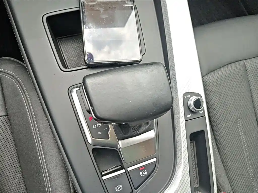 Audi A4L 2021 — фото 14