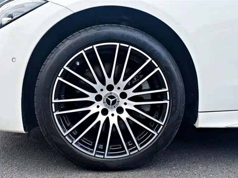 Mercedes-Benz C-Class 2025 — фото 8
