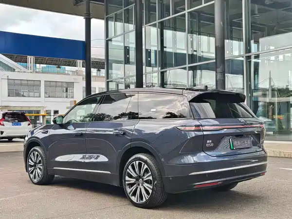 NIO ES8 2023