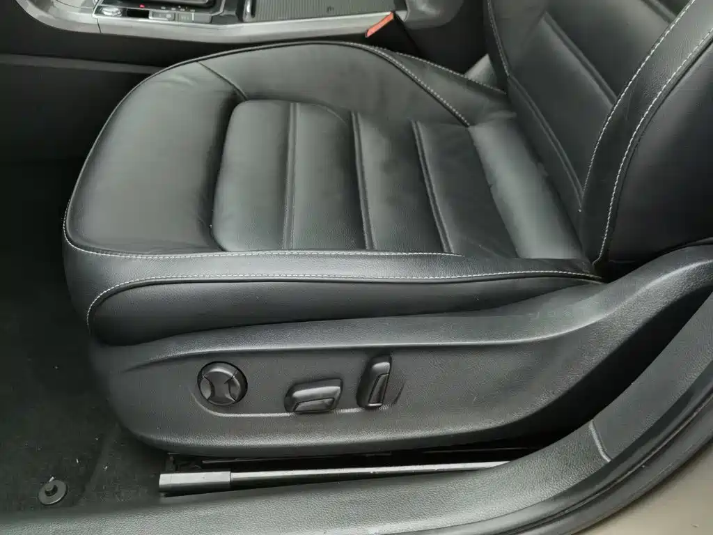 Volkswagen Passat 2017 — фото 20