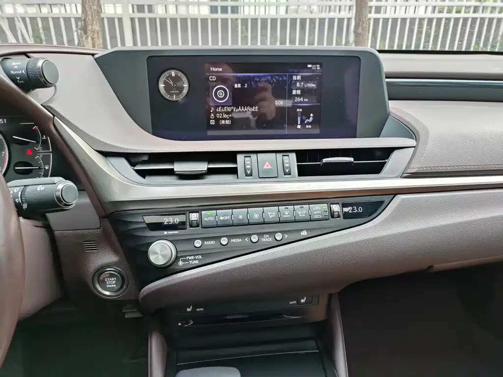 Lexus ES 2021 — фото 10