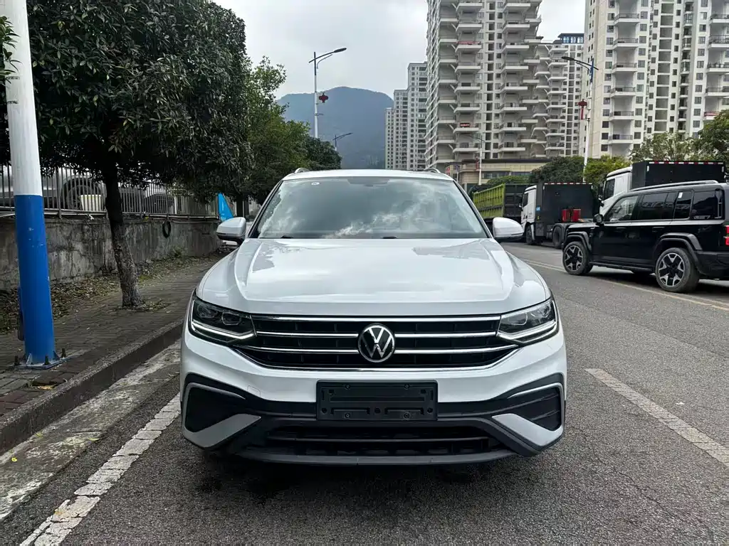 Volkswagen Tiguan L 2023 — фото 2